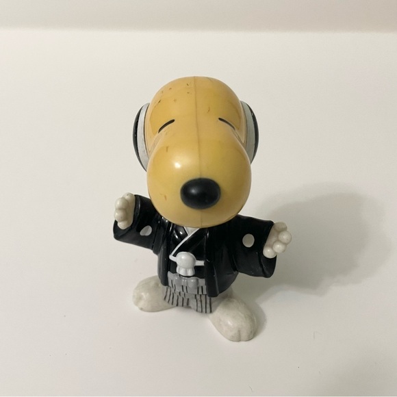 Vintage Snoopy World Tour Figure Toy - Picture 2 of 12